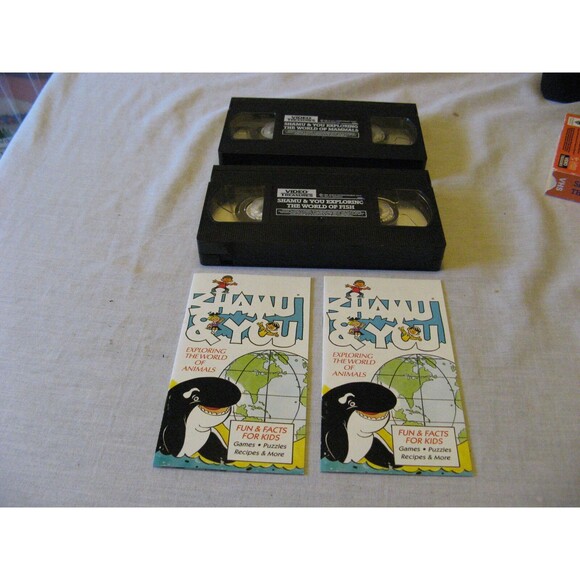 Vintage Sea World Busch Gardens Lot Of 2 Shamu & You VHS Tapes w Fun Booklets - Picture 3 of 3